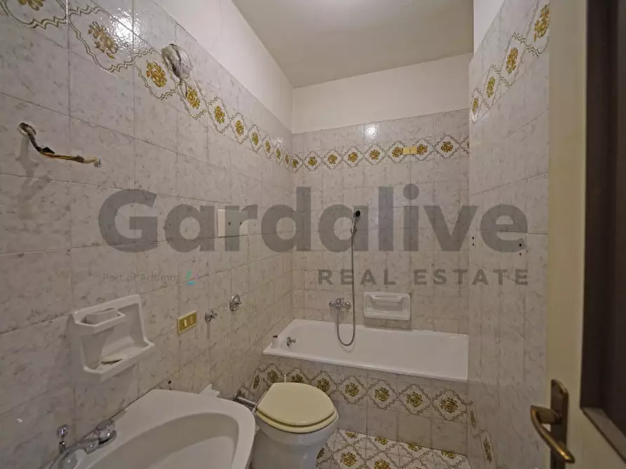 Immagine 38 di Appartamento in vendita  in Via Panoramica 33 a Gardone Riviera