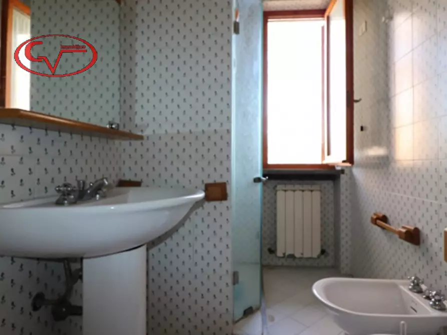 Immagine 23 di Villa in vendita  in via perelli a Bucine