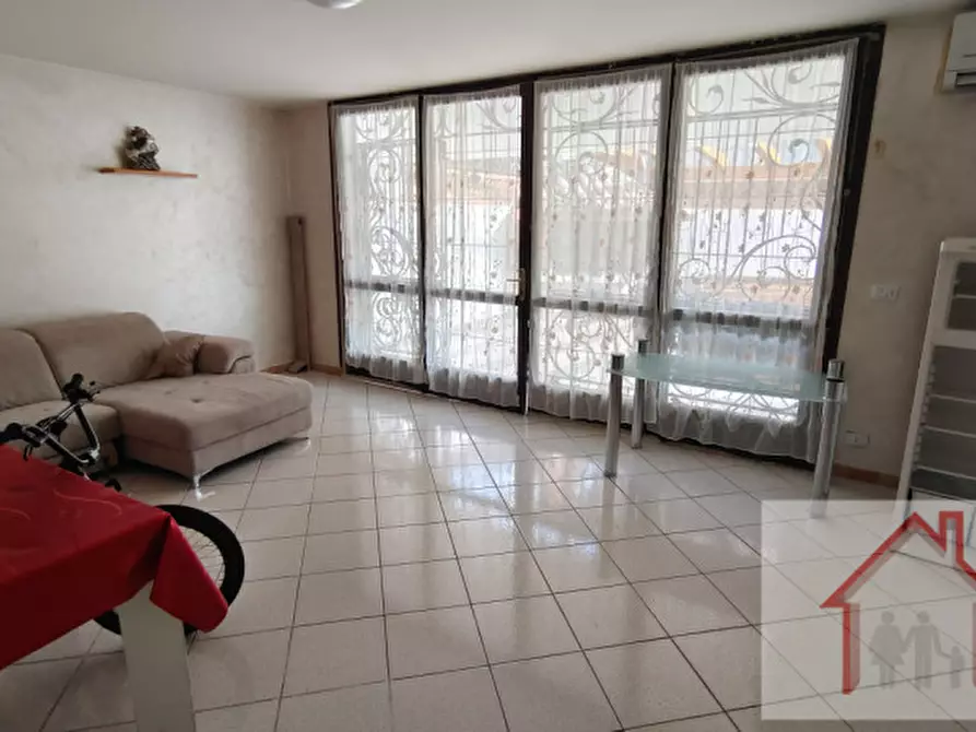 Immagine 37 di Villa in vendita  a Arcade