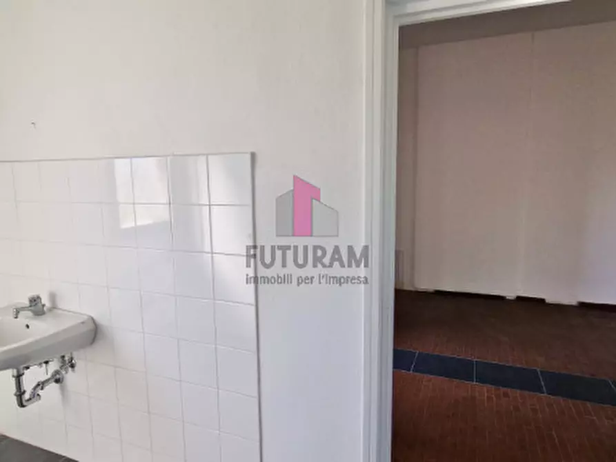 Immagine 10 di Ufficio in affitto  in viale dell'industria a Padova