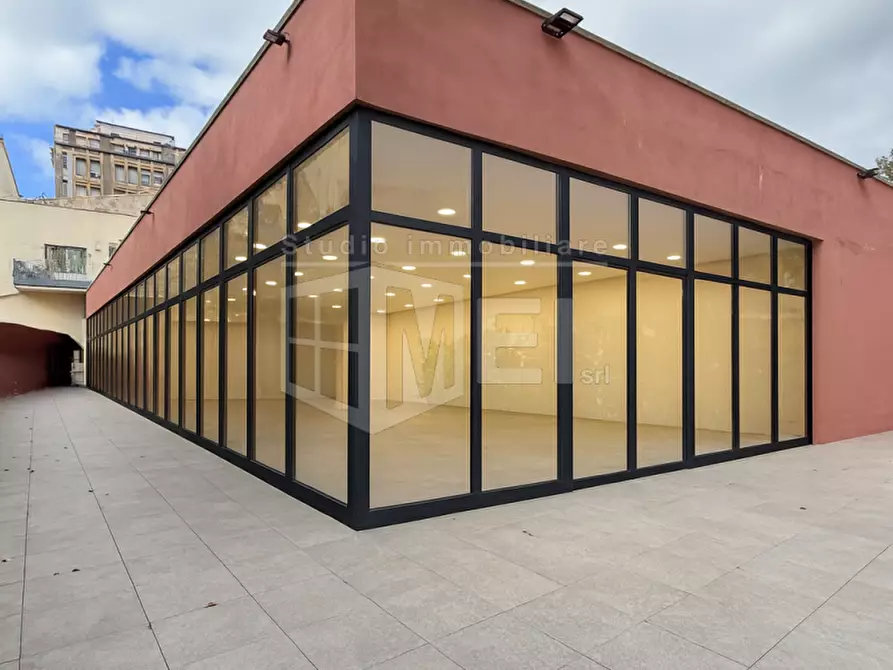 Immagine 3 di Negozio in vendita  in Via Marradi  84 a Livorno