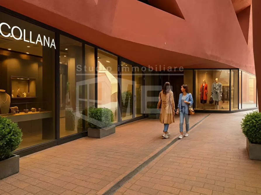 Immagine 8 di Negozio in vendita  in Via Marradi  84 a Livorno