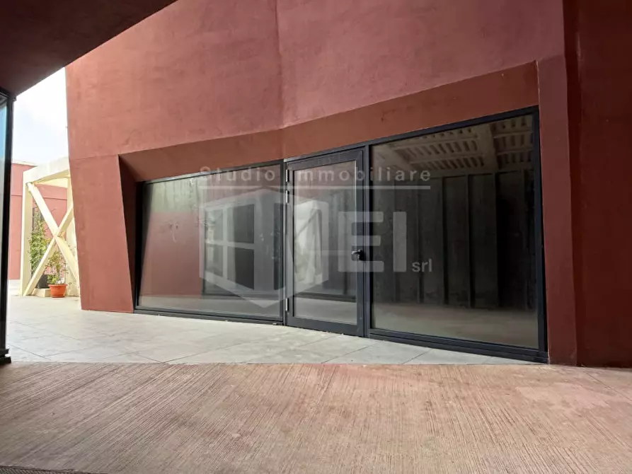 Immagine 9 di Negozio in vendita  in Via Marradi  84 a Livorno