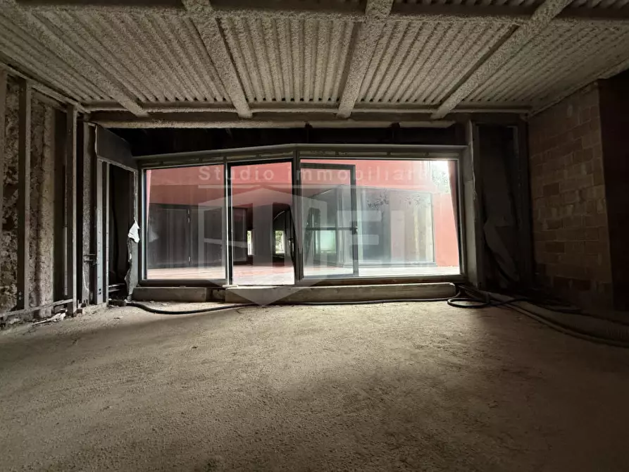 Immagine 12 di Negozio in vendita  in Via Marradi  84 a Livorno