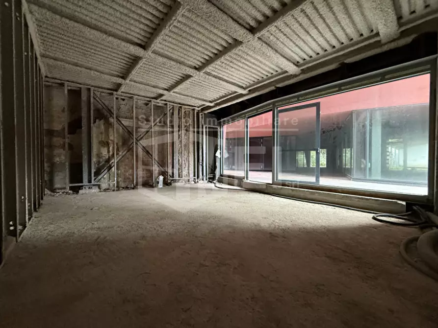 Immagine 13 di Negozio in vendita  in Via Marradi  84 a Livorno