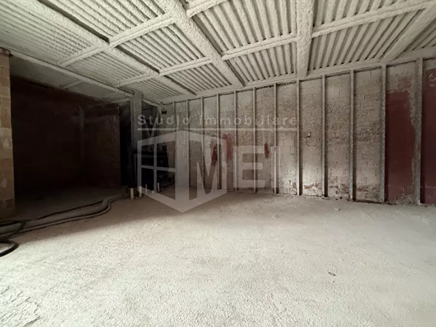 Immagine 15 di Negozio in vendita  in Via Marradi  84 a Livorno