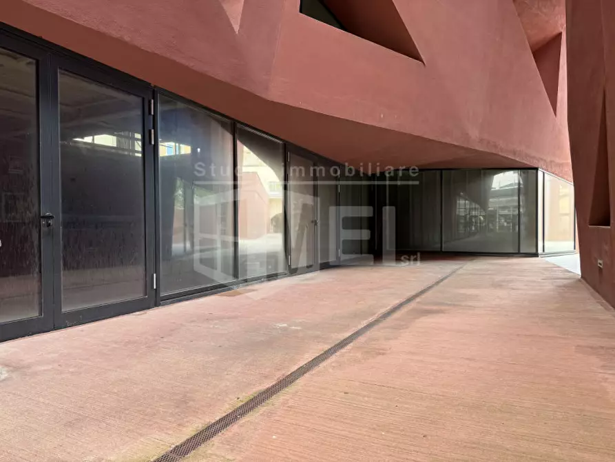 Immagine 4 di Negozio in vendita  in Via Marradi  84 a Livorno