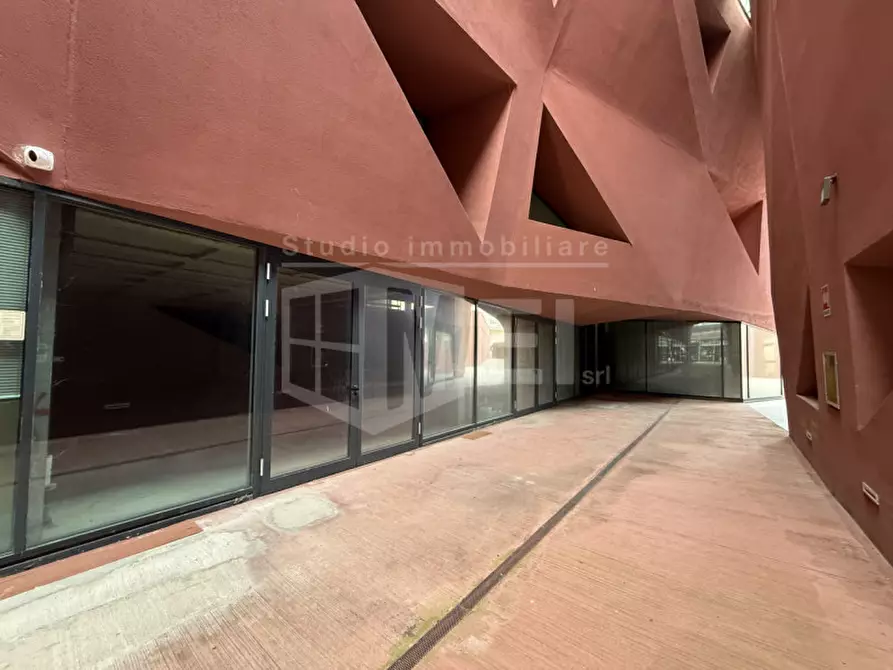 Immagine 6 di Negozio in vendita  in Via Marradi  84 a Livorno