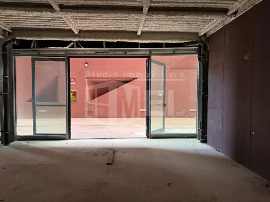 Immagine 7 di Negozio in vendita  in Via Marradi  84 a Livorno