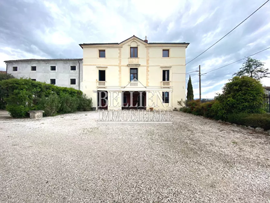 Immagine 1 di Villa in vendita  in Strada Ponte del Marchese a Caldogno