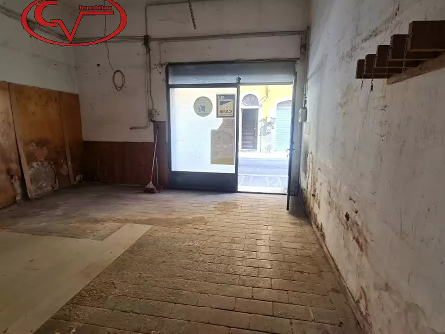 Immagine 2 di Magazzino in vendita  in via trento a Montevarchi