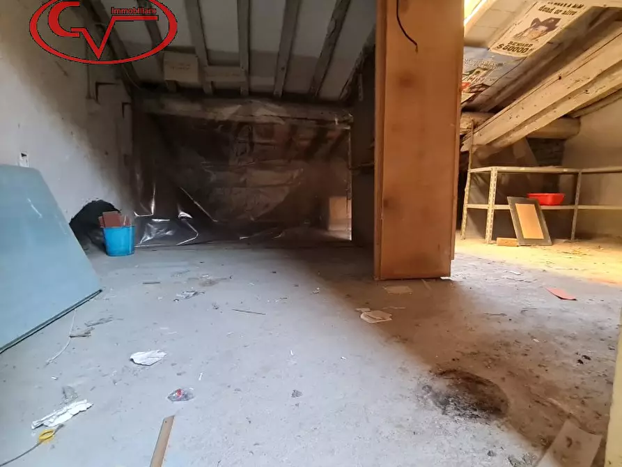 Immagine 4 di Magazzino in vendita  in via trento a Montevarchi