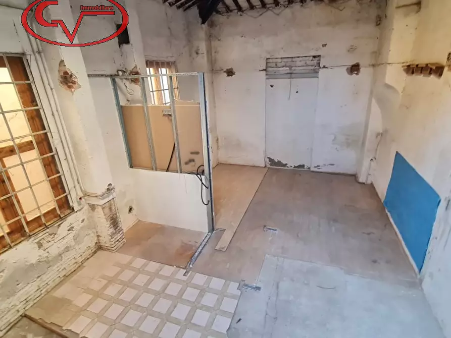 Immagine 5 di Magazzino in vendita  in via trento a Montevarchi