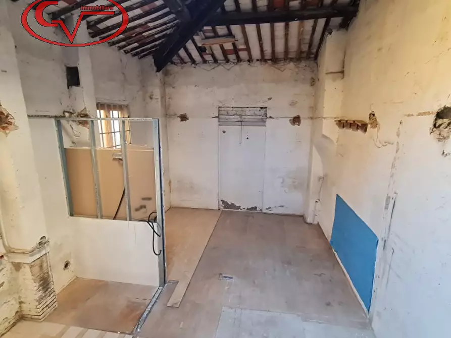 Immagine 6 di Magazzino in vendita  in via trento a Montevarchi