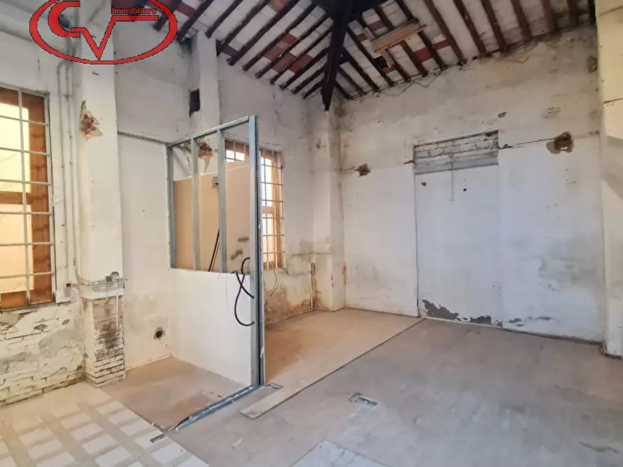Immagine 7 di Magazzino in vendita  in via trento a Montevarchi