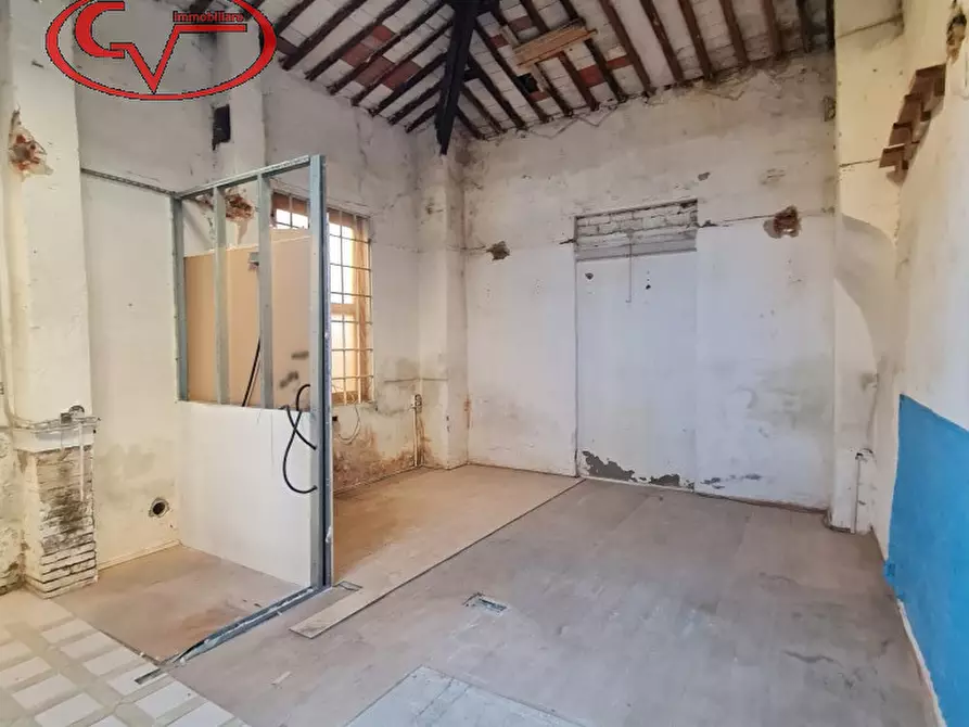 Immagine 8 di Magazzino in vendita  in via trento a Montevarchi