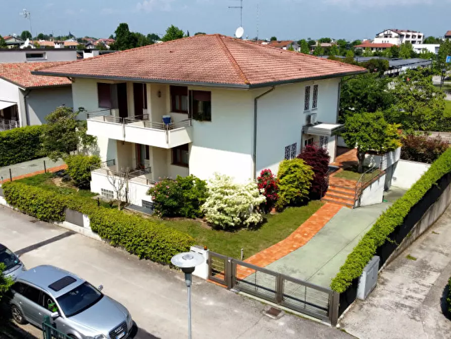 Immagine 5 di Casa bifamiliare in vendita  in Viale Italia a Castelfranco Veneto