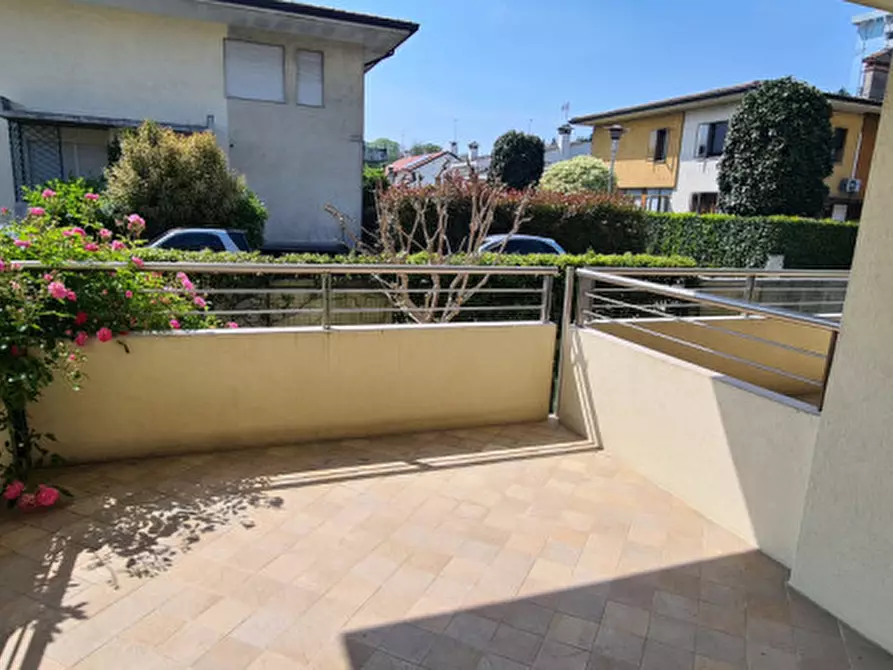 Immagine 9 di Casa bifamiliare in vendita  in Viale Italia a Castelfranco Veneto