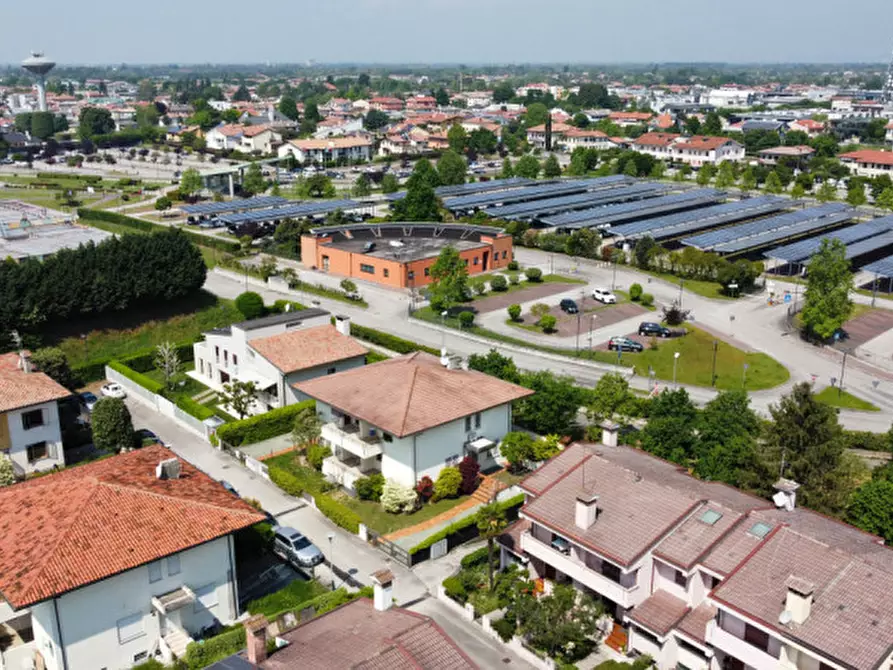 Immagine 41 di Casa bifamiliare in vendita  in Viale Italia a Castelfranco Veneto