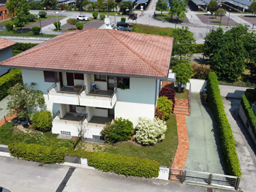 Immagine 44 di Casa bifamiliare in vendita  in Viale Italia a Castelfranco Veneto