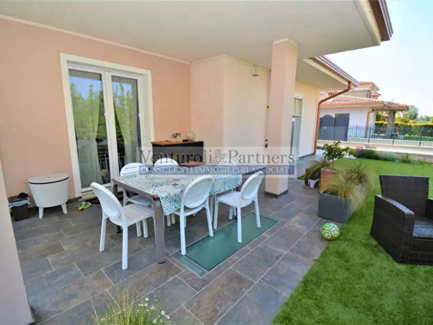 Immagine 2 di Villa in vendita  in via quattro novembre a Manerba Del Garda