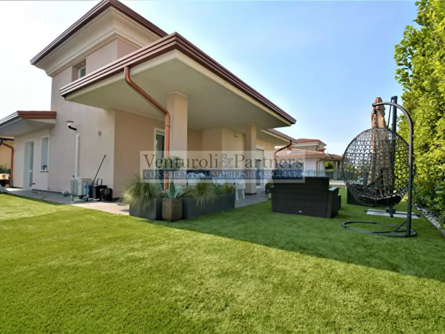 Immagine 3 di Villa in vendita  in via quattro novembre a Manerba Del Garda