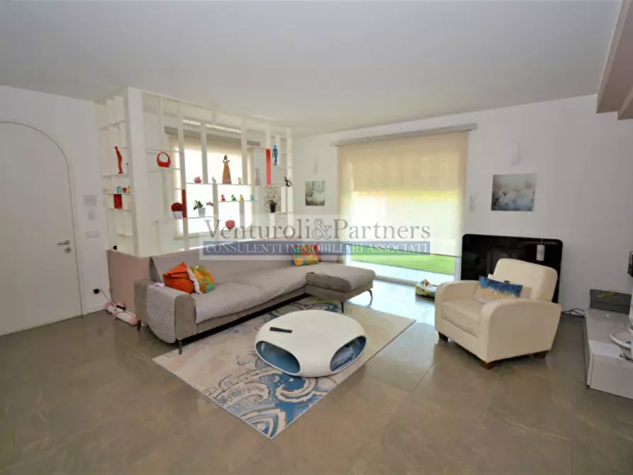 Immagine 6 di Villa in vendita  in via quattro novembre a Manerba Del Garda