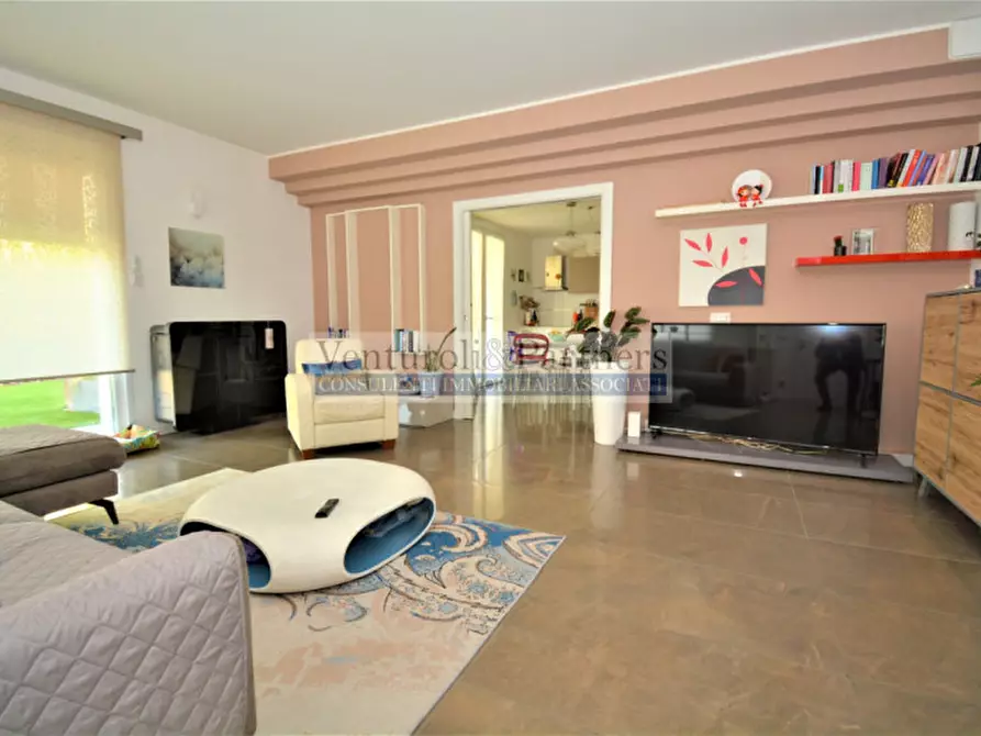 Immagine 7 di Villa in vendita  in via quattro novembre a Manerba Del Garda