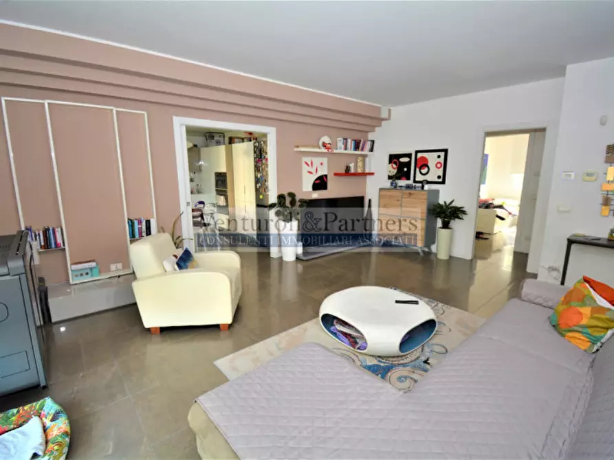 Immagine 8 di Villa in vendita  in via quattro novembre a Manerba Del Garda