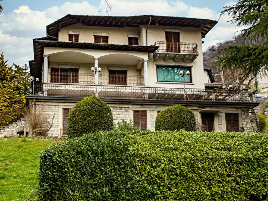 Immagine 1 di Villa in vendita  a Asso