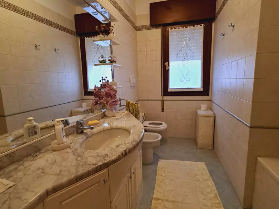 Immagine 13 di Attività commerciale in vendita  in via villatega a Salzano