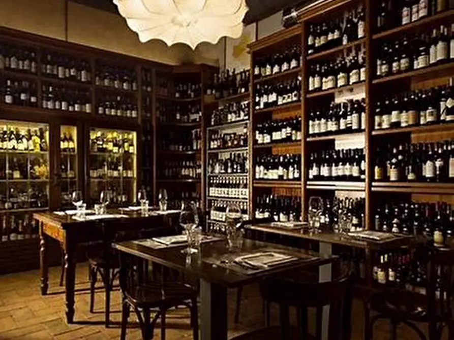 Immagine 2 di Attività commerciale in vendita  in Piazza delle Erbe a Padova