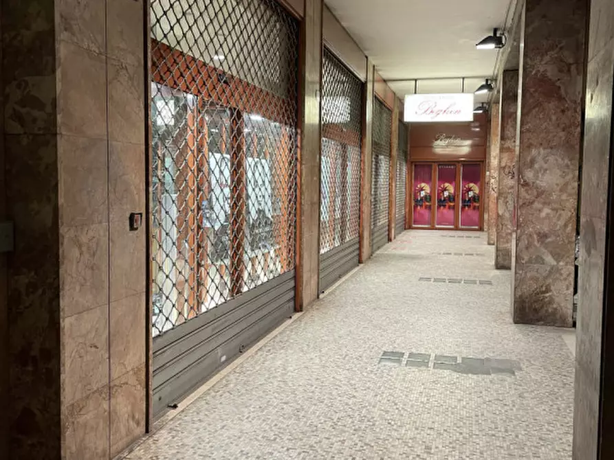 Immagine 6 di Attività commerciale in vendita  in Piazza delle Erbe a Padova