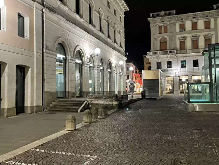 Immagine 7 di Attività commerciale in vendita  in Piazza delle Erbe a Padova
