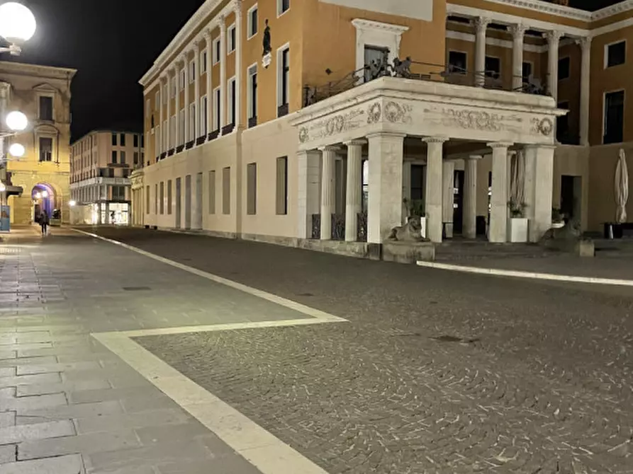 Immagine 9 di Attività commerciale in vendita  in Piazza delle Erbe a Padova