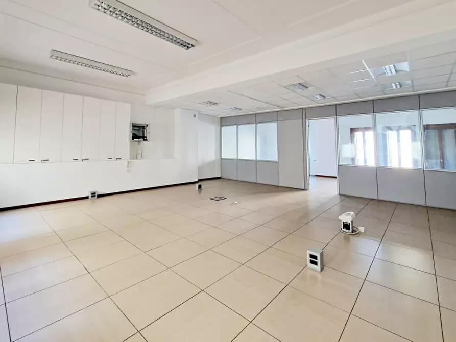 Immagine 1 di Ufficio in affitto  in Via GIACOMO MATTEOTTI a Este