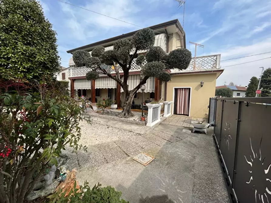 Immagine 1 di Casa indipendente in vendita  in Tombelle a Saonara