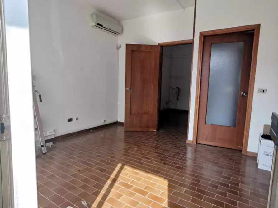 Immagine 7 di Negozio in affitto  in via P.B. Longo a Curtarolo