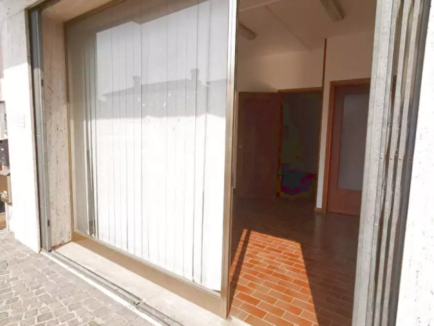 Immagine 8 di Negozio in affitto  in via P.B. Longo a Curtarolo