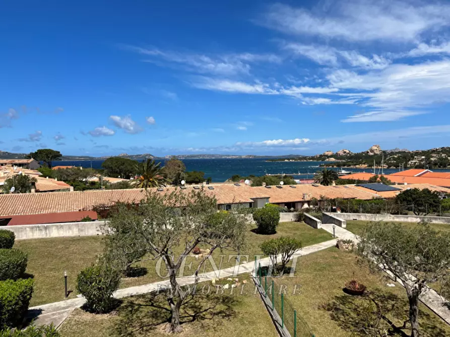 Immagine 13 di Appartamento in vendita  a Arzachena