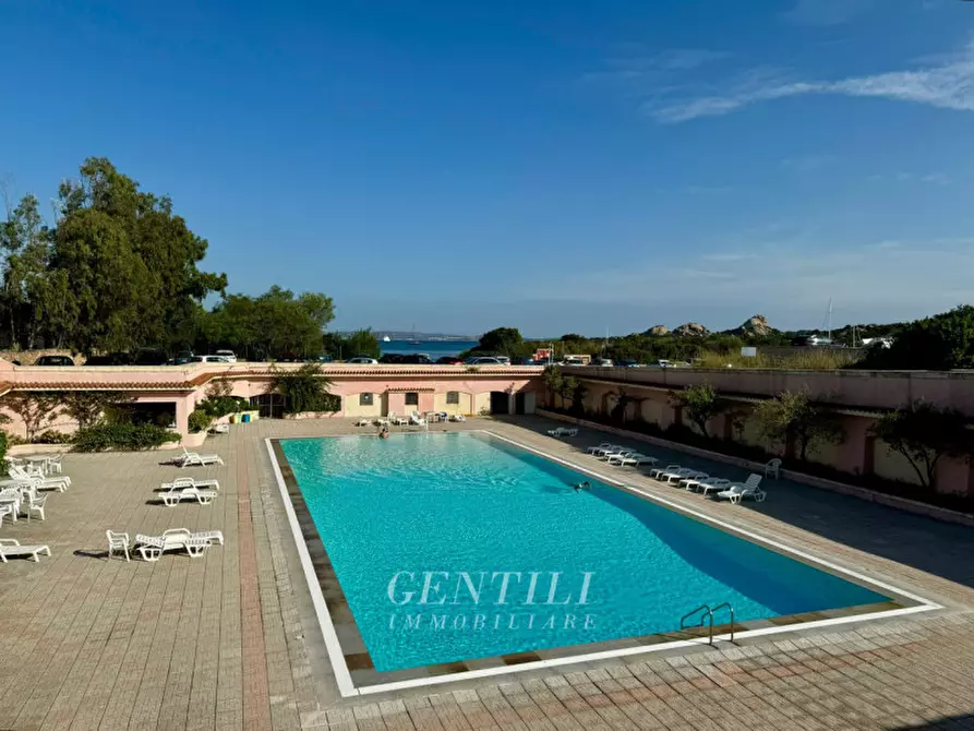 Immagine 14 di Appartamento in vendita  a Arzachena