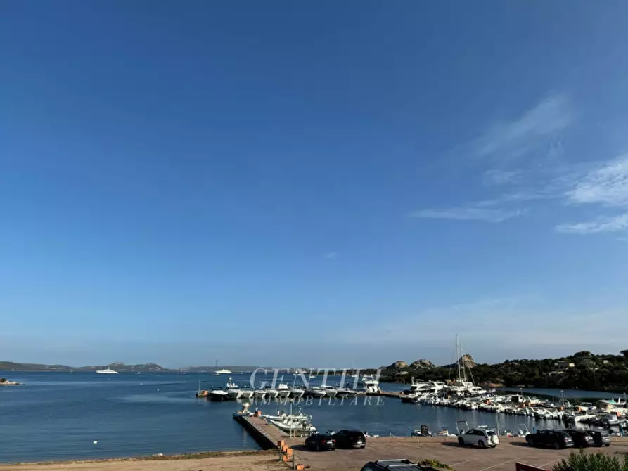 Immagine 15 di Appartamento in vendita  a Arzachena