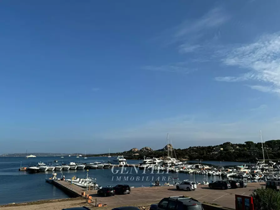 Immagine 16 di Appartamento in vendita  a Arzachena