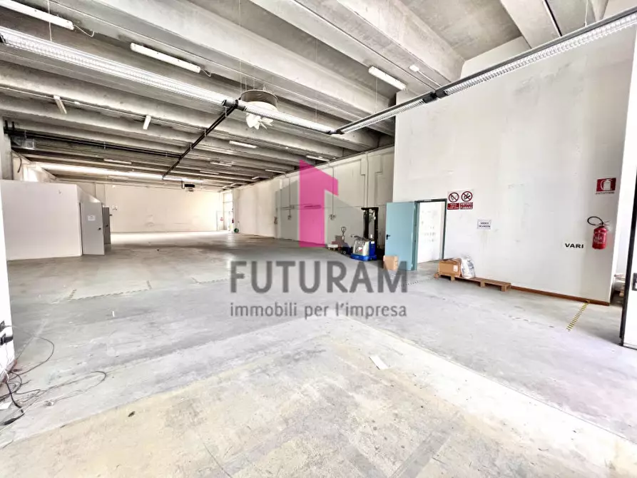 Immagine 2 di Capannone industriale in affitto  in STRADA DEI PIZZOLATI a Vicenza