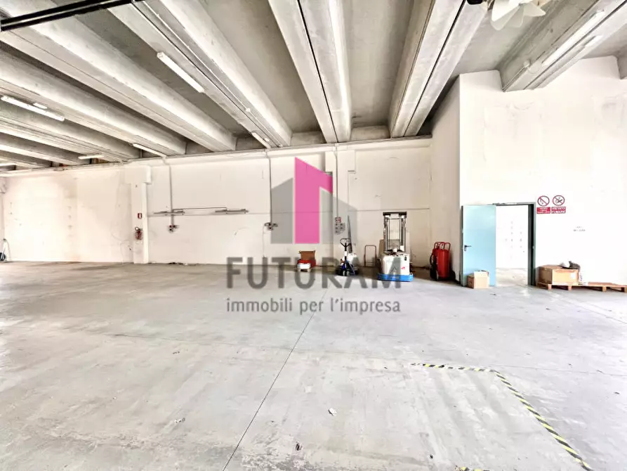 Immagine 5 di Capannone industriale in affitto  in STRADA DEI PIZZOLATI a Vicenza
