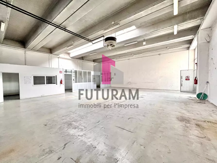 Immagine 10 di Capannone industriale in affitto  in STRADA DEI PIZZOLATI a Vicenza