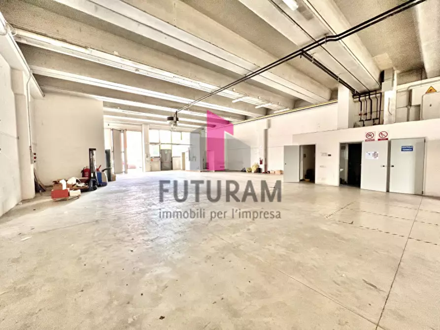 Immagine 12 di Capannone industriale in affitto  in STRADA DEI PIZZOLATI a Vicenza