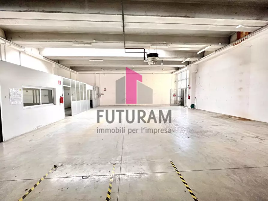 Immagine 14 di Capannone industriale in affitto  in STRADA DEI PIZZOLATI a Vicenza