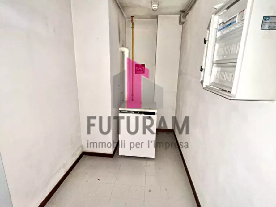 Immagine 18 di Capannone industriale in affitto  in STRADA DEI PIZZOLATI a Vicenza