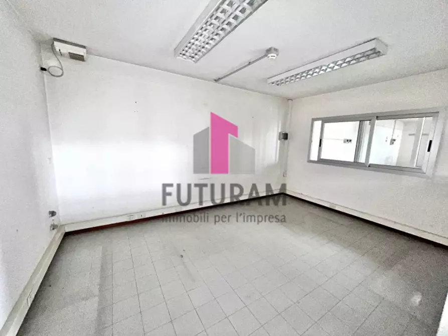 Immagine 19 di Capannone industriale in affitto  in STRADA DEI PIZZOLATI a Vicenza